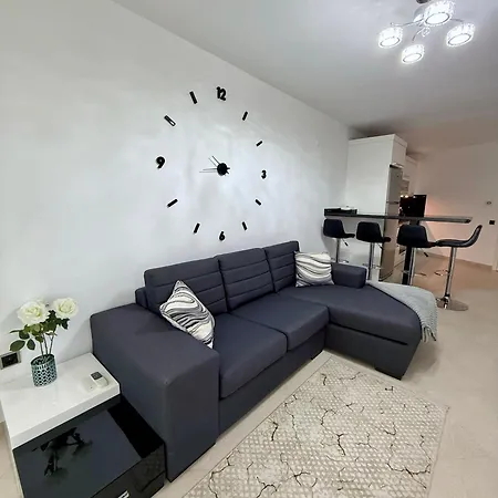 Sa Apartments! Beachfront With Sea View & Pool Apartamento