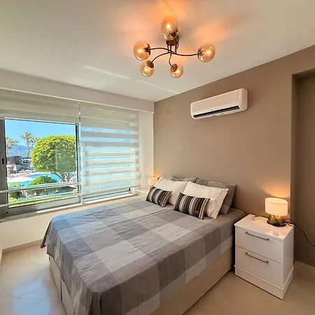 Sa Apartments! Beachfront With Sea View & Pool Apartamento